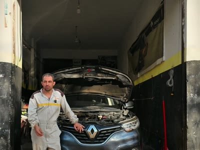 من داخل مركز ٨ سليندر لصيانة رينو